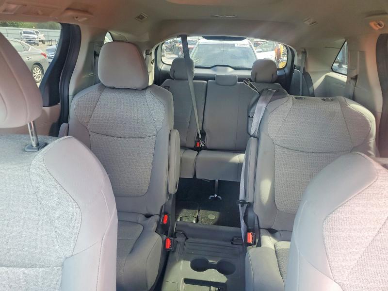 Photo 10 from auction – 2021 TOYOTA SIENNA with VIN 5TDKRKEC6MS049865