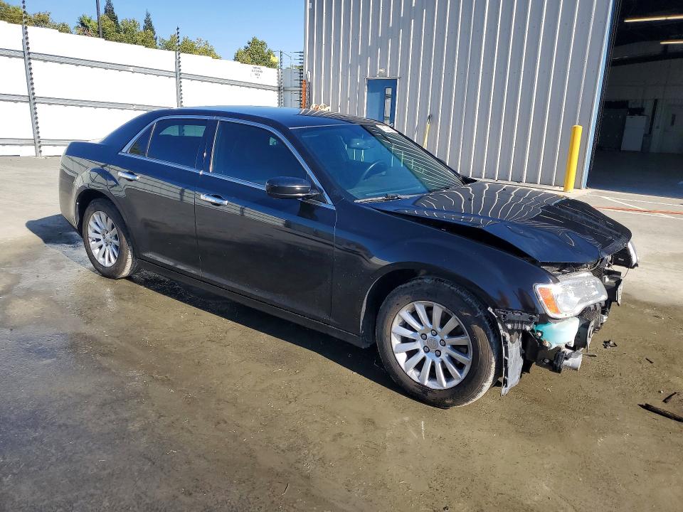 Photo 4 from auction – 2014 CHRYSLER 300 with VIN 2C3CCAAGXEH276117