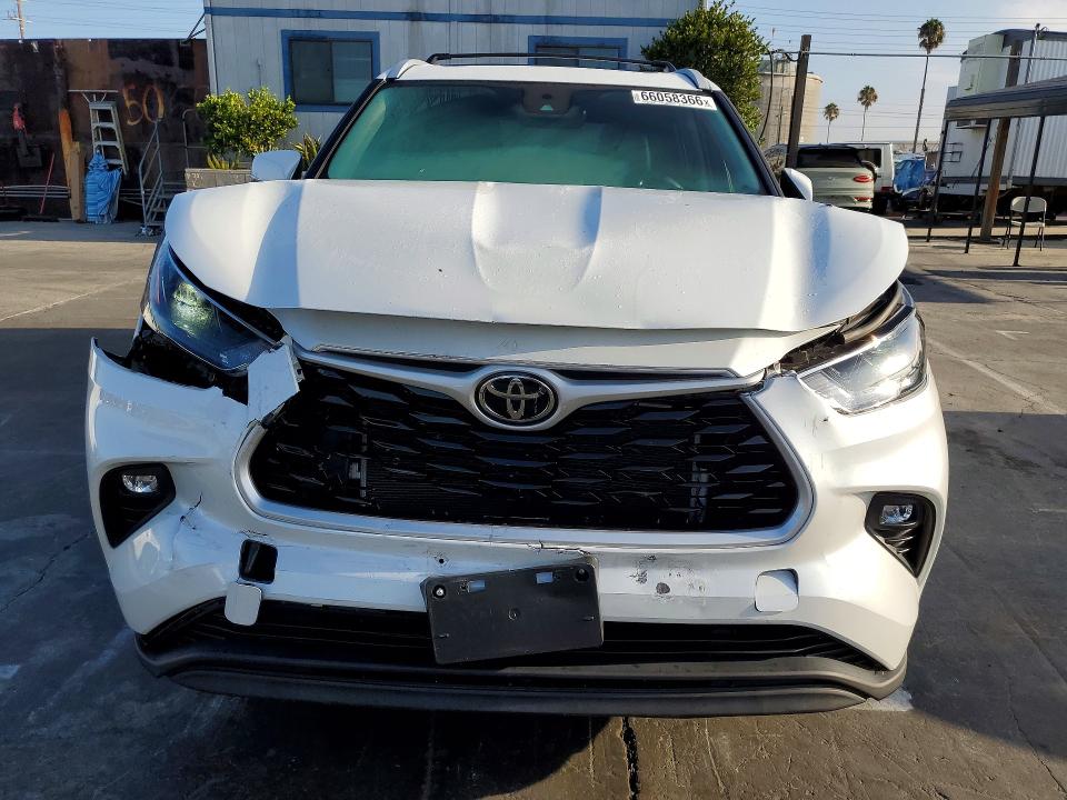 Zdjęcie 5 z aukcji – 2023 TOYOTA HIGHLANDER z VIN 5TDKDRAH9PS001547