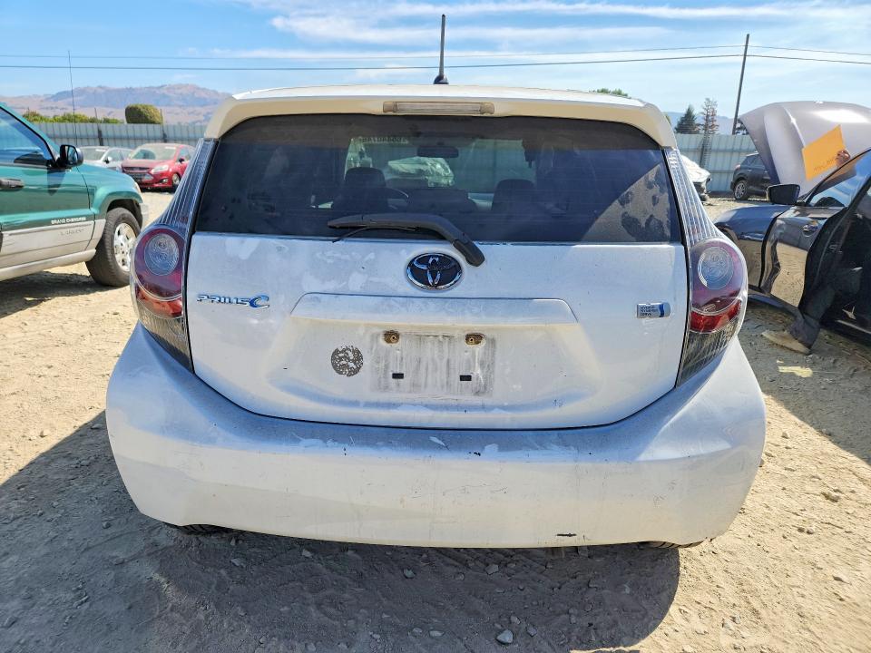 Photo 6 from auction – 2014 TOYOTA PRIUS C with VIN JTDKDTB3XE1564570