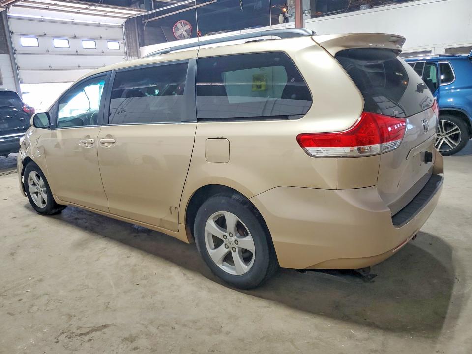 Photo 2 from auction – 2011 TOYOTA SIENNA with VIN 5TDKK3DCXBS062658