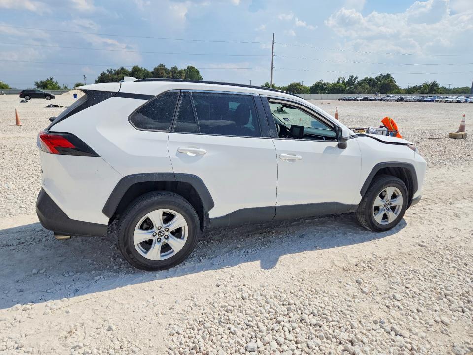 Снимка 3 от търг – 2021 TOYOTA RAV4 с VIN 2T3W1RFV3MC098619