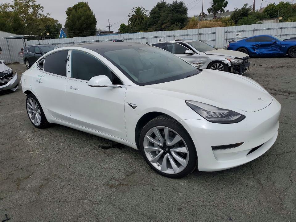 Photo 4 from auction – 2018 TESLA MODEL 3 with VIN 5YJ3E1EA2JF155898