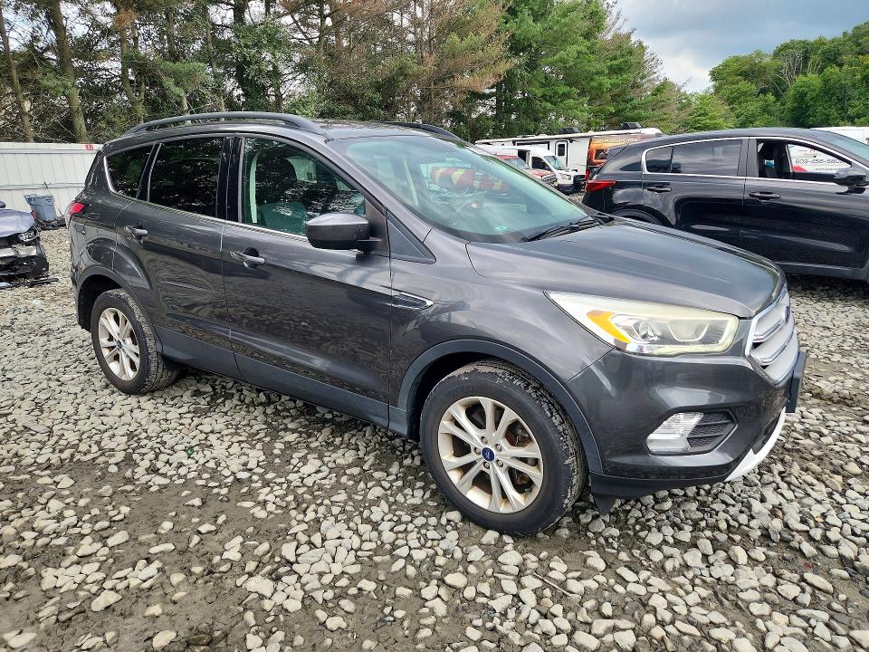 Photo 4 from auction – 2017 FORD ESCAPE with VIN 1FMCU9G98HUE20261