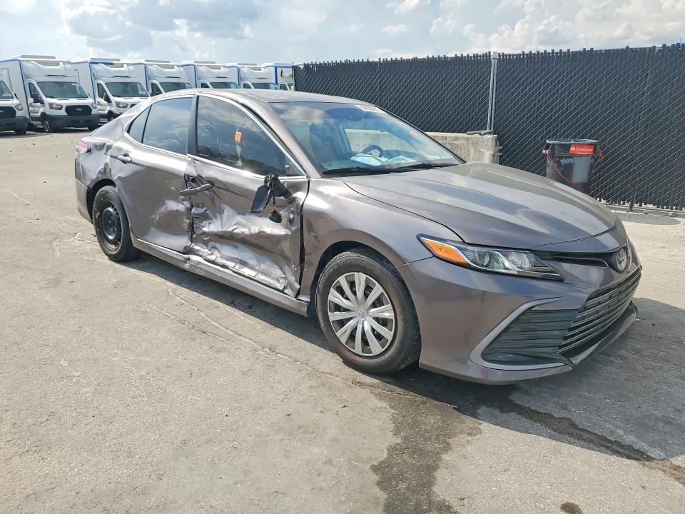 Photo 4 from auction – 2024 TOYOTA CAMRY with VIN 4T1C31AK0RU073624