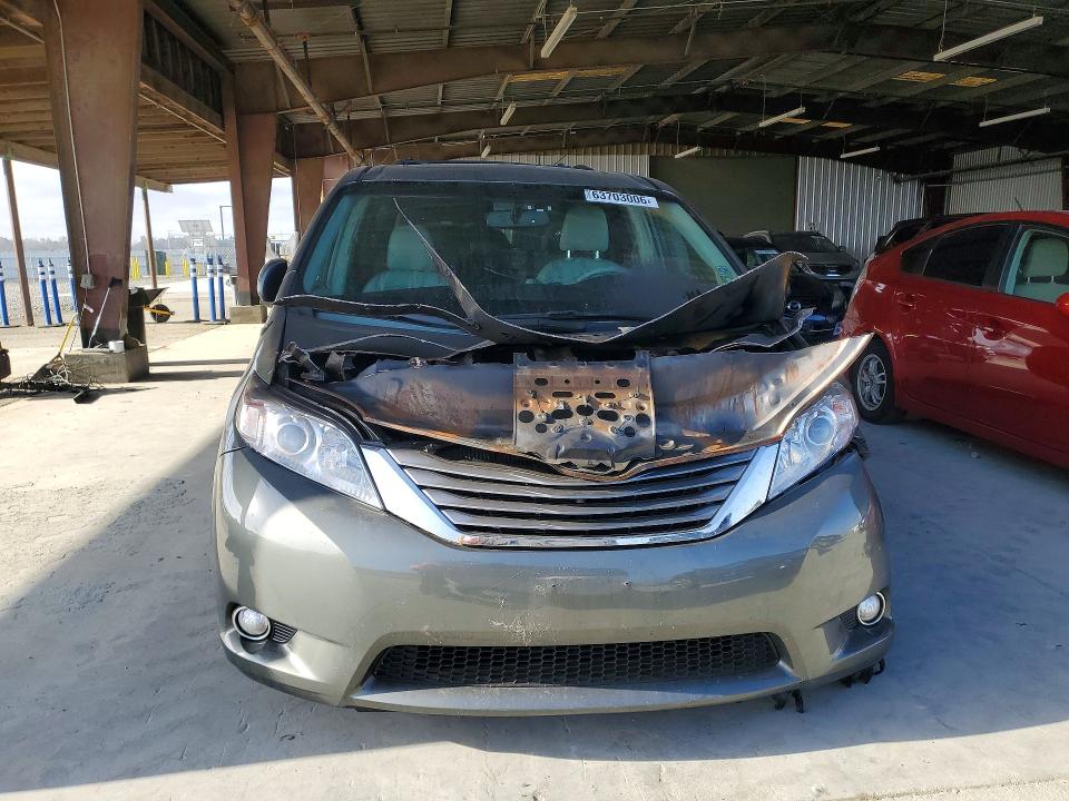 Photo 5 from auction – 2013 TOYOTA SIENNA with VIN 5TDYK3DC7DS393761