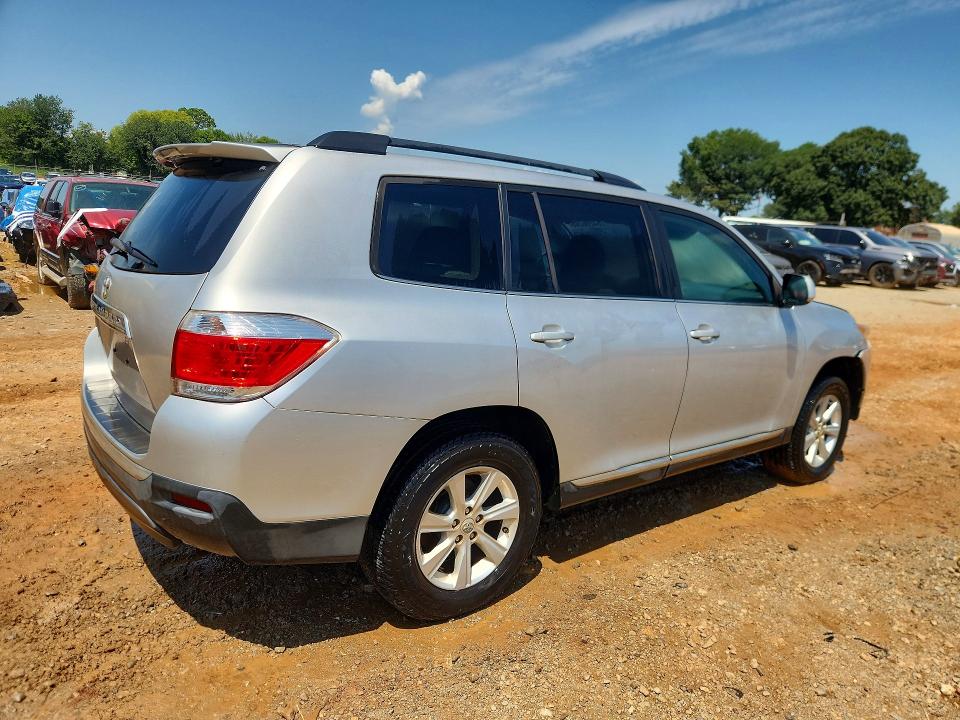 Photo 3 from auction – 2011 TOYOTA HIGHLANDER with VIN 5TDZK3EH9BS024217