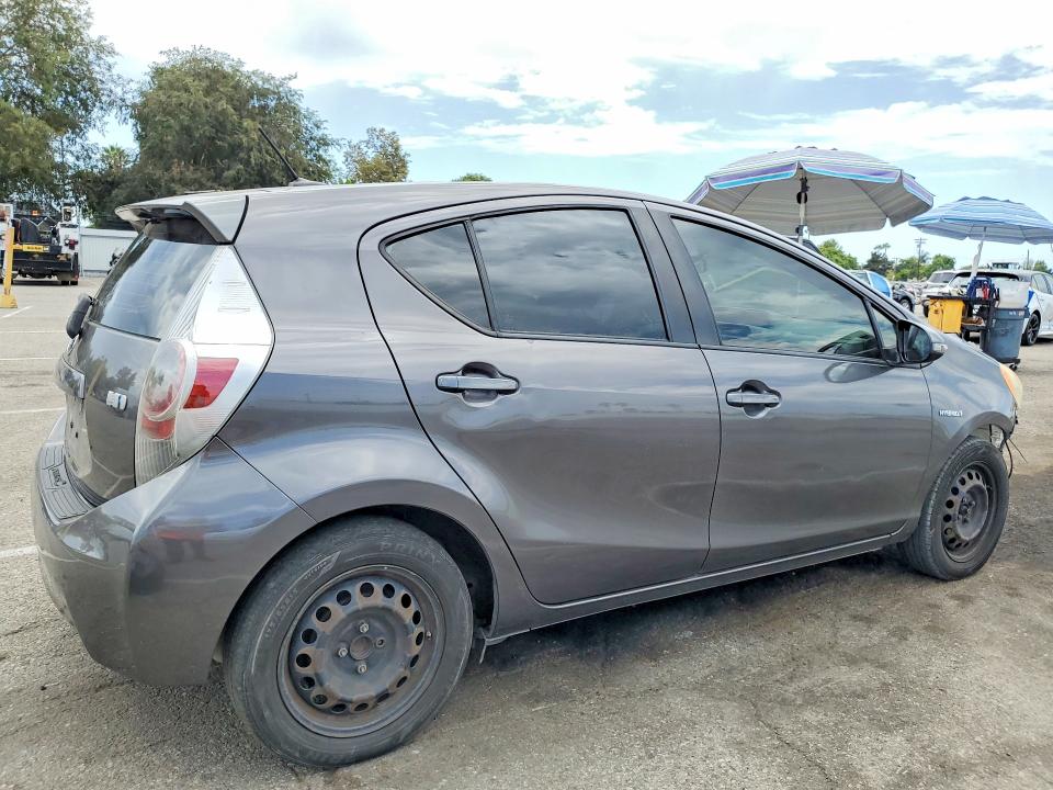 Photo 3 from auction – 2013 TOYOTA PRIUS C with VIN JTDKDTB33D1554302