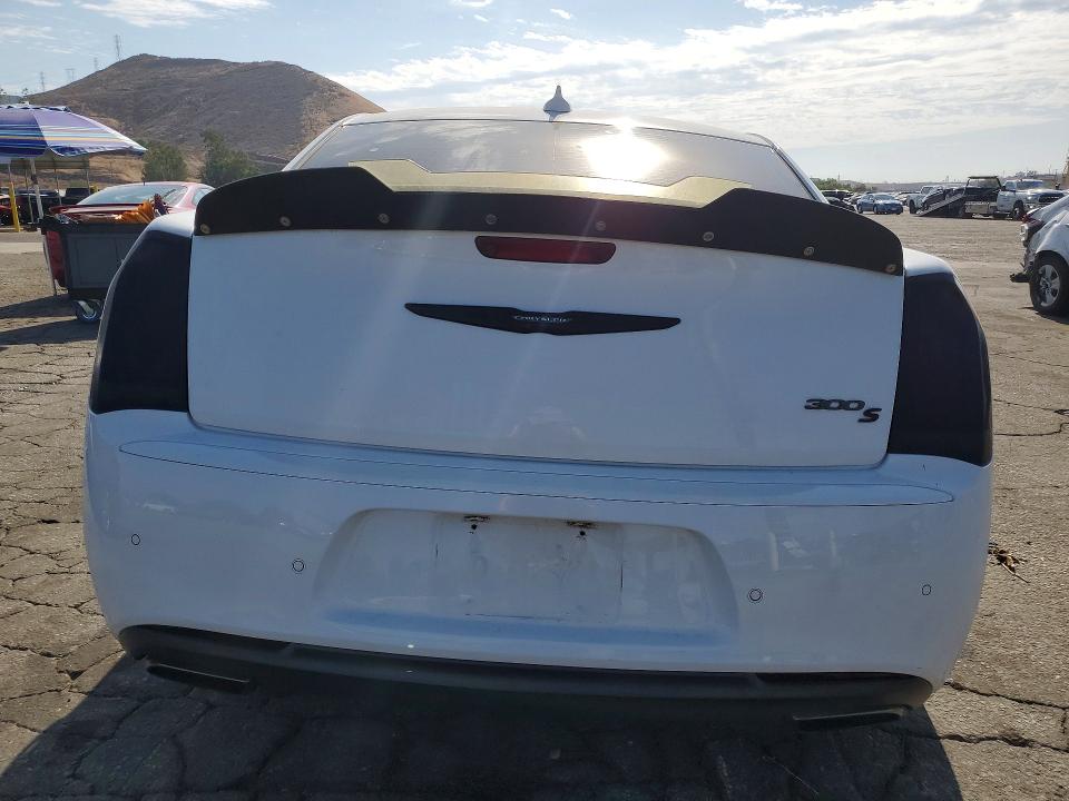 Photo 6 from auction – 2017 CHRYSLER 300 with VIN 2C3CCABT5HH552316