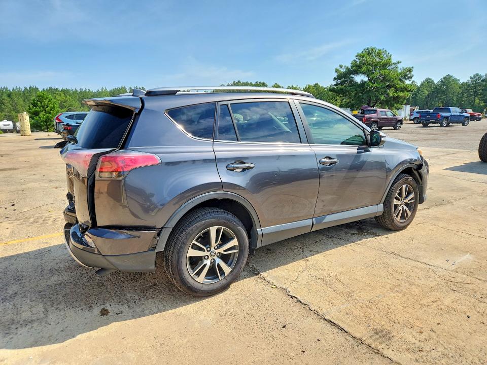 Photo 3 from auction – 2018 TOYOTA RAV4 with VIN JTMWFREV6JJ153303