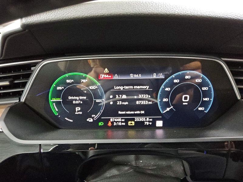 Photo 9 from auction – 2019 AUDI E-TRON with VIN WA1VABGEXKB017048