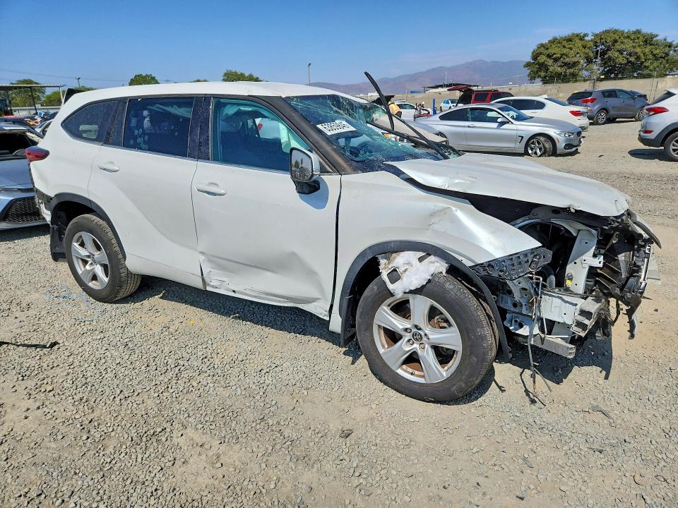 Photo 4 from auction – 2022 TOYOTA HIGHLANDER with VIN 5TDZZRAH4NS123908