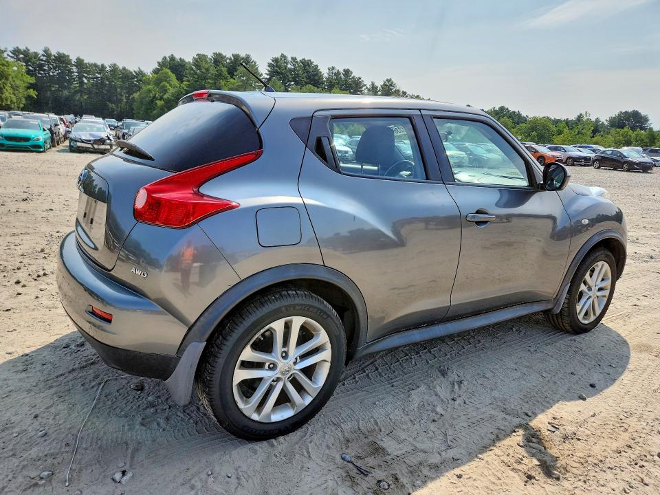 Photo 3 from auction – 2011 NISSAN JUKE with VIN JN8AF5MV3BT013076