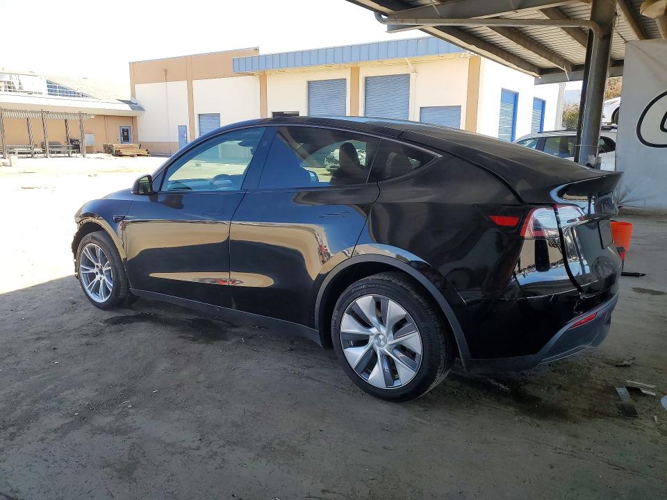 Фото 2 с аукциона – 2023 TESLA MODEL Y с VIN 7SAYGDEE8PF901190