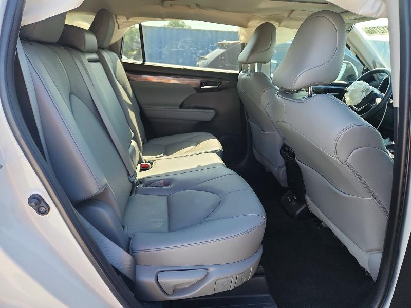 Photo 11 from auction – 2023 TOYOTA HIGHLANDER with VIN 5TDKDRAH8PS039805