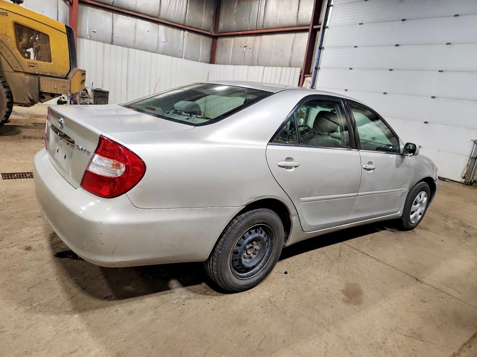 Photo 3 from auction – 2002 TOYOTA CAMRY with VIN 4T1BE32K52U042424