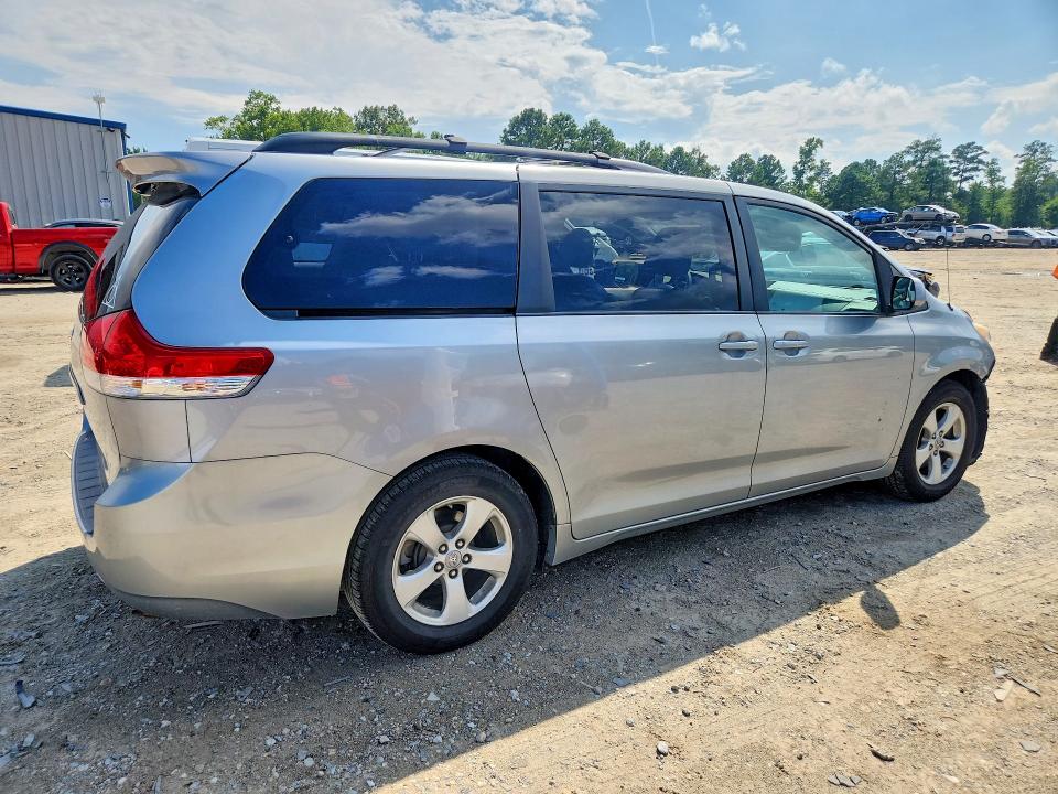 Photo 3 from auction – 2011 TOYOTA SIENNA with VIN 5TDKK3DC0BS050051