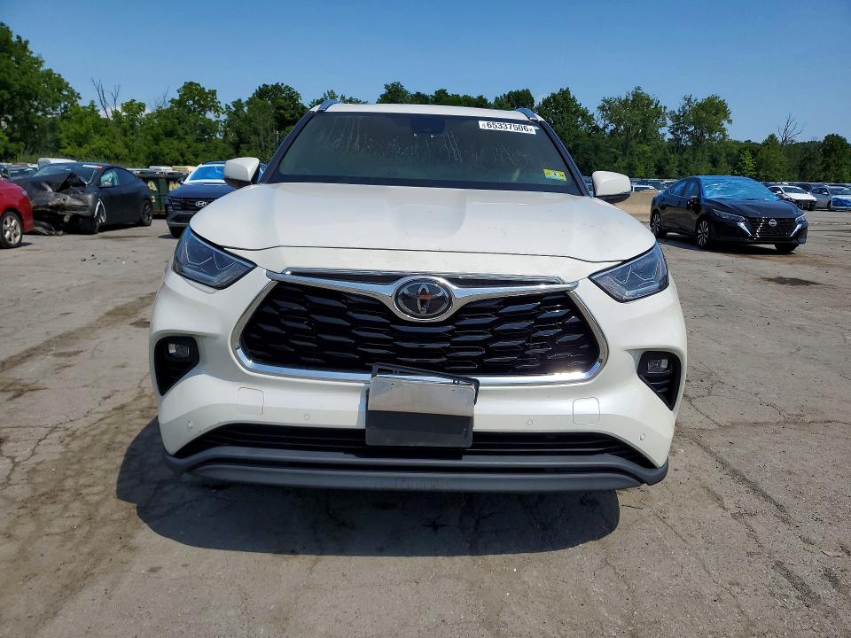 Photo 5 from auction – 2021 TOYOTA HIGHLANDER with VIN 5TDDZRBH2MS111120