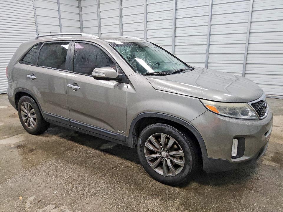 Photo 4 from auction – 2014 KIA SORENTO with VIN 5XYKTCA67EG517799