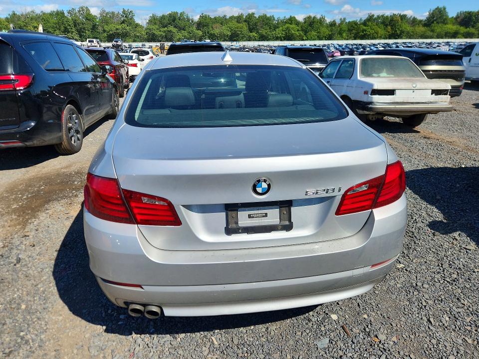 Photo 6 from auction – 2011 BMW 528 with VIN WBAFR1C51BDS35464