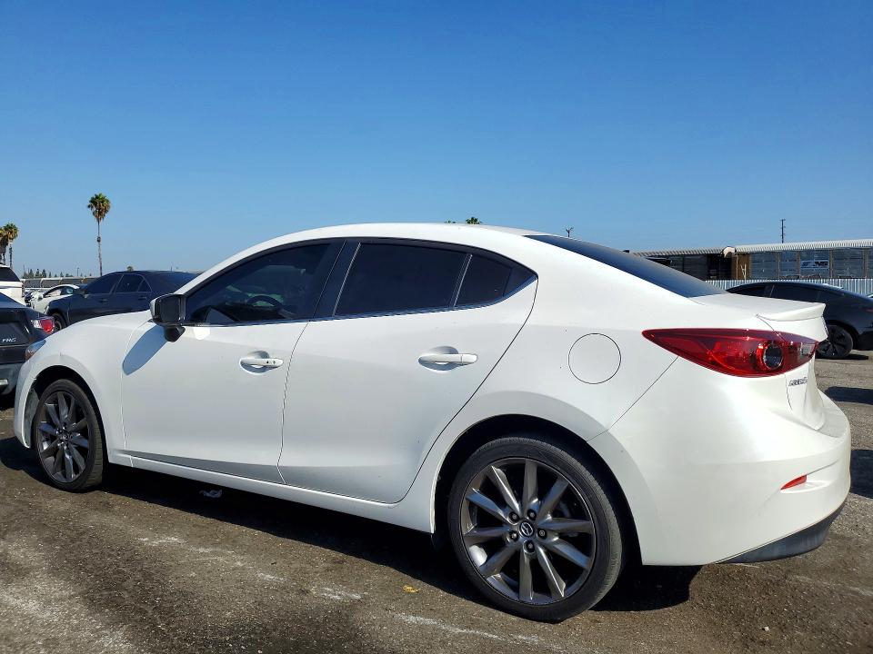 Фото 2 с аукциона – 2018 MAZDA 3 с VIN 3MZBN1V39JM276773