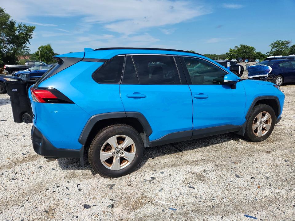 Фото 3 с аукциона – 2019 TOYOTA RAV4 с VIN JTMP1RFV8KJ014812