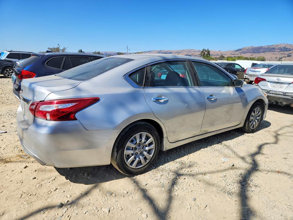 Photo 3 from auction – 2016 NISSAN ALTIMA with VIN 1N4AL3AP1GN319581