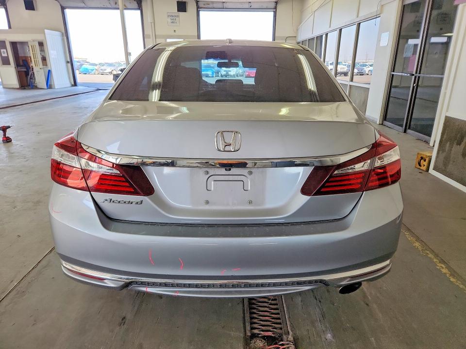 Photo 6 from auction – 2017 HONDA ACCORD with VIN 1HGCR2F85HA089339
