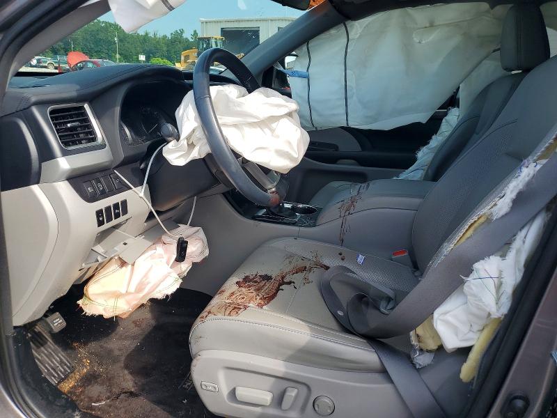 Photo 7 from auction – 2017 TOYOTA HIGHLANDER with VIN 5TDYZRFH1HS225482