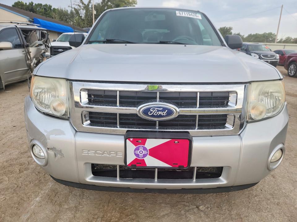 Photo 5 from auction – 2011 FORD ESCAPE with VIN 1FMCU0DG2BKA75357