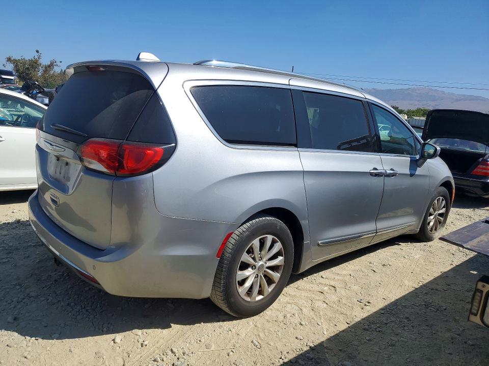 Photo 3 from auction – 2018 CHRYSLER PACIFICA with VIN 2C4RC1BGXJR116280