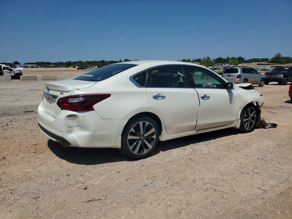 Photo 3 from auction – 2017 NISSAN ALTIMA with VIN 1N4AL3AP2HC269013