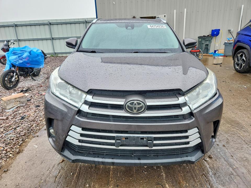 Photo 5 from auction – 2017 TOYOTA HIGHLANDER with VIN 5TDJZRFH2HS510497