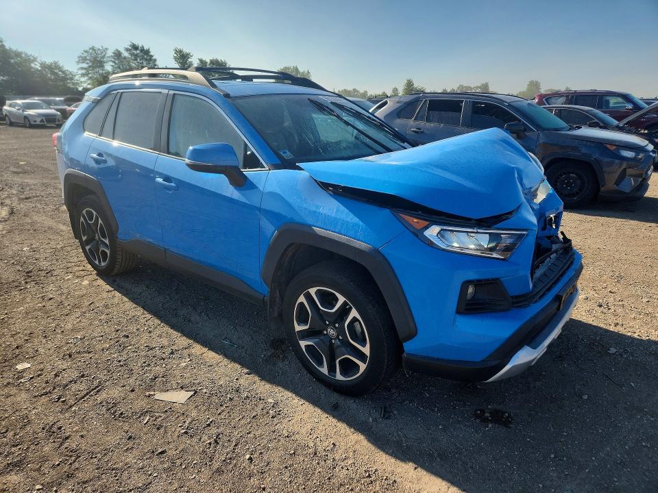 Photo 4 from auction – 2019 TOYOTA RAV4 with VIN 2T3J1RFV3KC055826