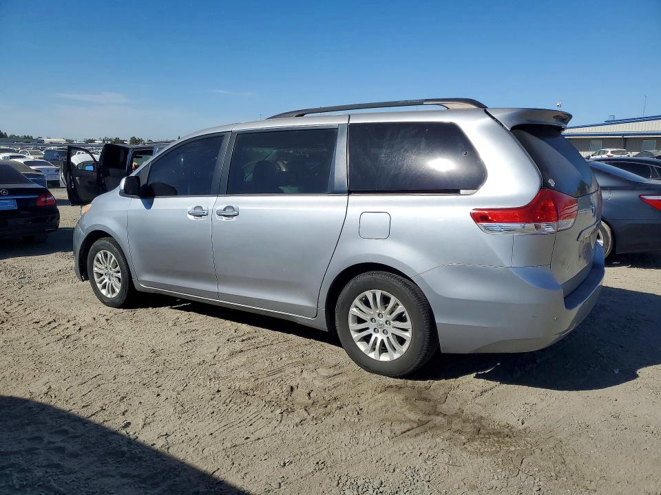 Photo 2 from auction – 2012 TOYOTA SIENNA with VIN 5TDYK3DC9CS259851