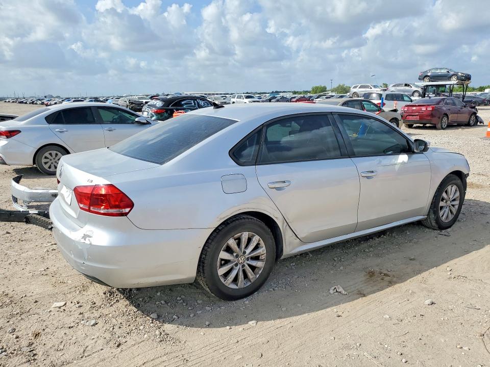 Photo 3 from auction – 2015 VOLKSWAGEN PASSAT with VIN 1VWAT7A31FC002731