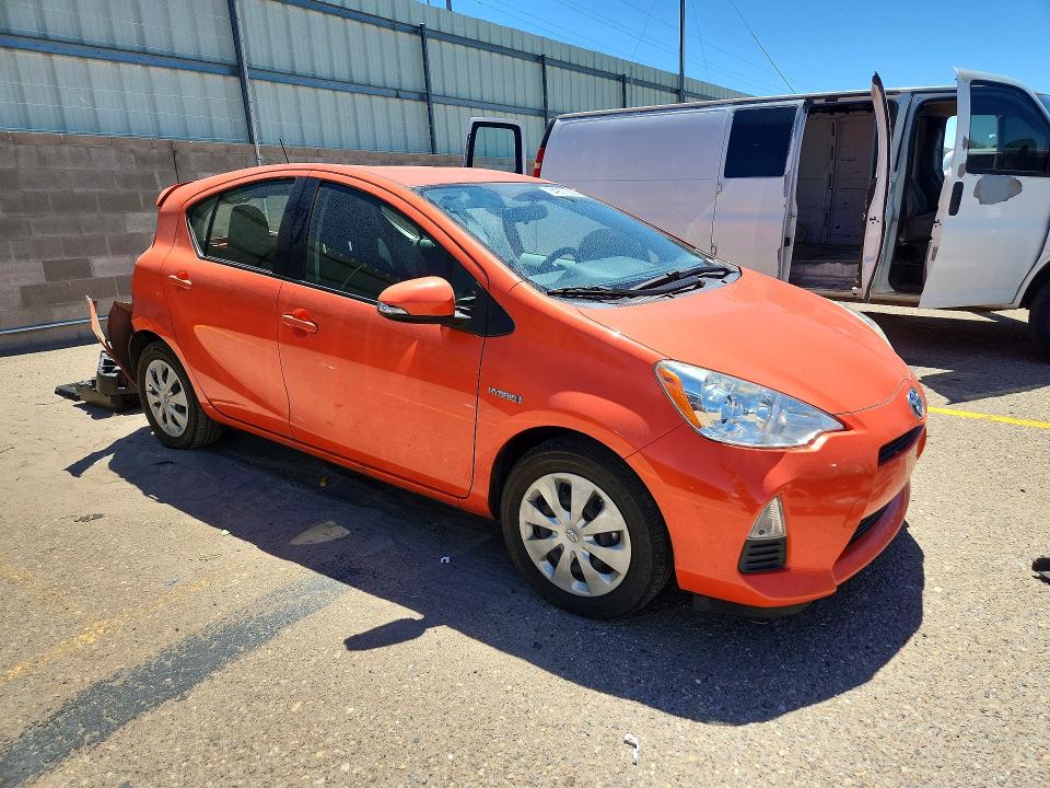 Photo 4 from auction – 2014 TOYOTA PRIUS C with VIN JTDKDTB33E1081650