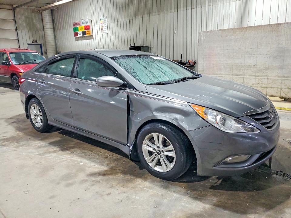 Photo 4 from auction – 2013 HYUNDAI SONATA with VIN 5NPEB4AC6DH620862