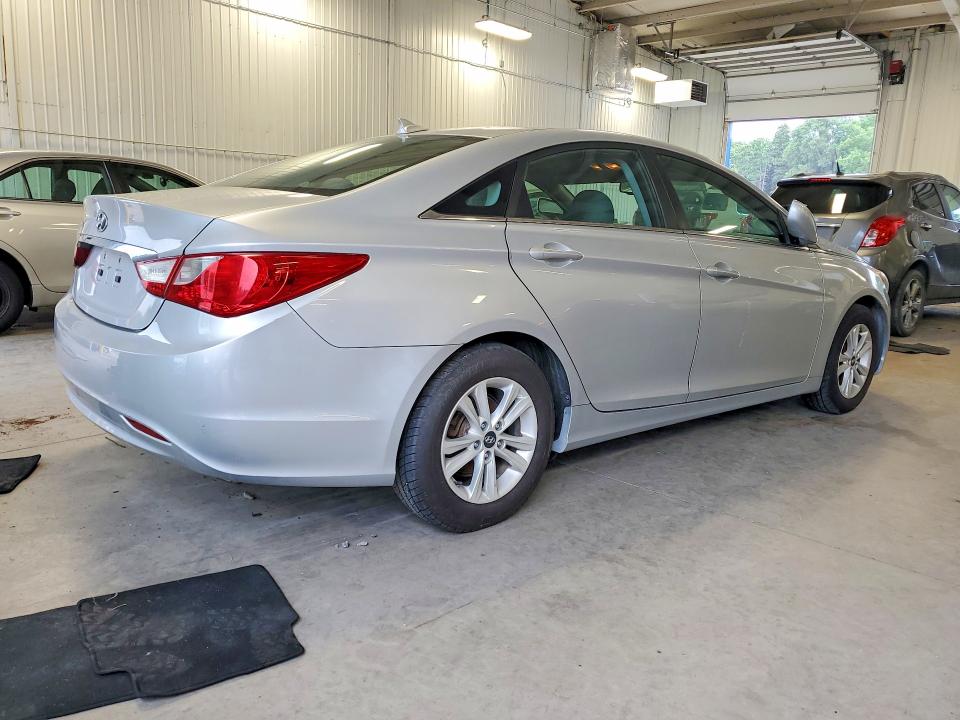 Photo 3 from auction – 2013 HYUNDAI SONATA with VIN 5NPEB4AC7DH668645