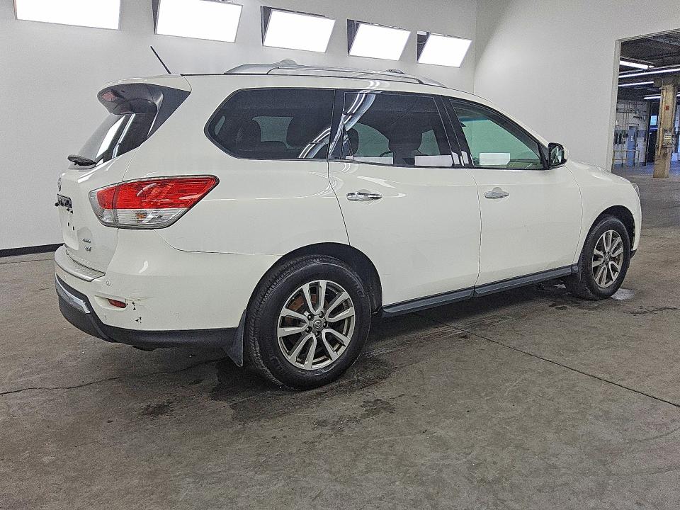 Photo 3 from auction – 2014 NISSAN PATHFINDER with VIN 5N1AR2MMXEC715114