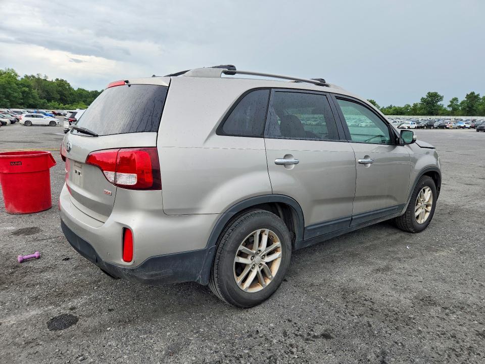 Фото 3 с аукциона – 2015 KIA SORENTO с VIN 5XYKT4A67FG575483