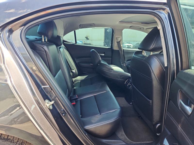 Foto 10 de la subasta – 2016 ACURA TLX con VIN 19UUB1F34GA011916