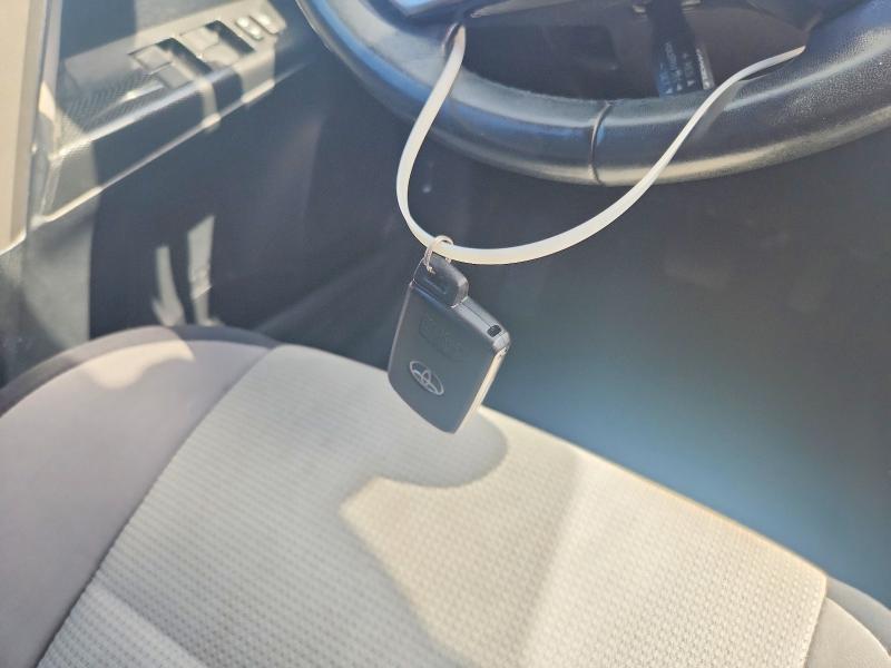 Foto 13 de la subasta – 2018 TOYOTA RAV4 con VIN 2T3RFREV1JW757131