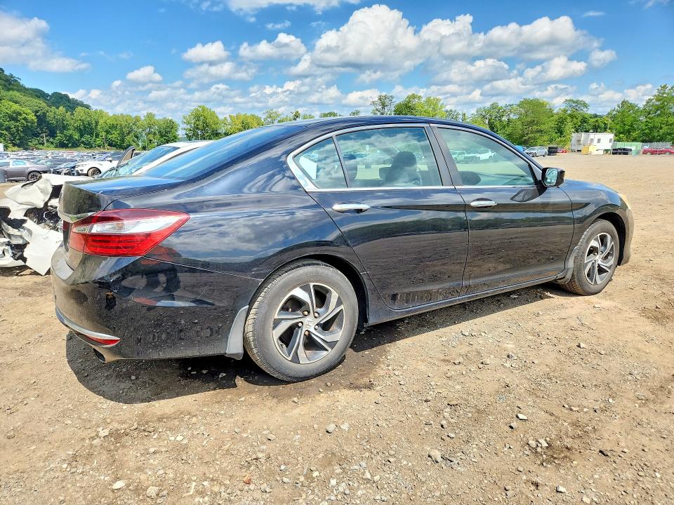 Photo 3 from auction – 2016 HONDA ACCORD with VIN 1HGCR2F33GA057928