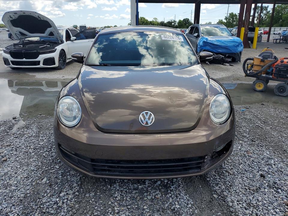 Photo 5 from auction – 2012 VOLKSWAGEN BEETLE with VIN 3VWJP7AT6CM651116