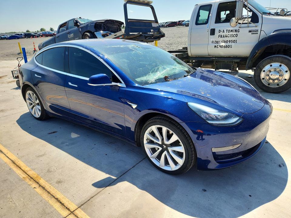 Фото 4 с аукциона – 2018 TESLA MODEL 3 с VIN 5YJ3E1EAXJF155079