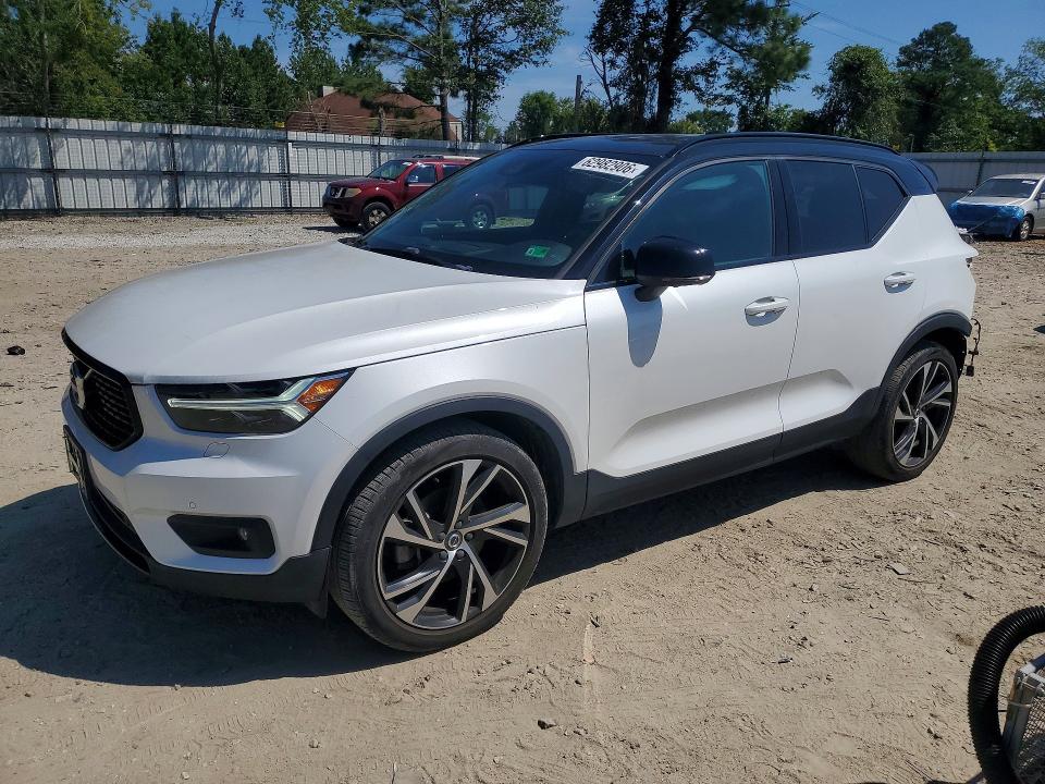 VOLVO XC40 2022 with VIN YV4162UM2N2644717 - Photo from auction