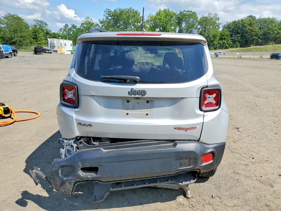 Photo 6 from auction – 2016 JEEP RENEGADE with VIN ZACCJBCT6GPD48868