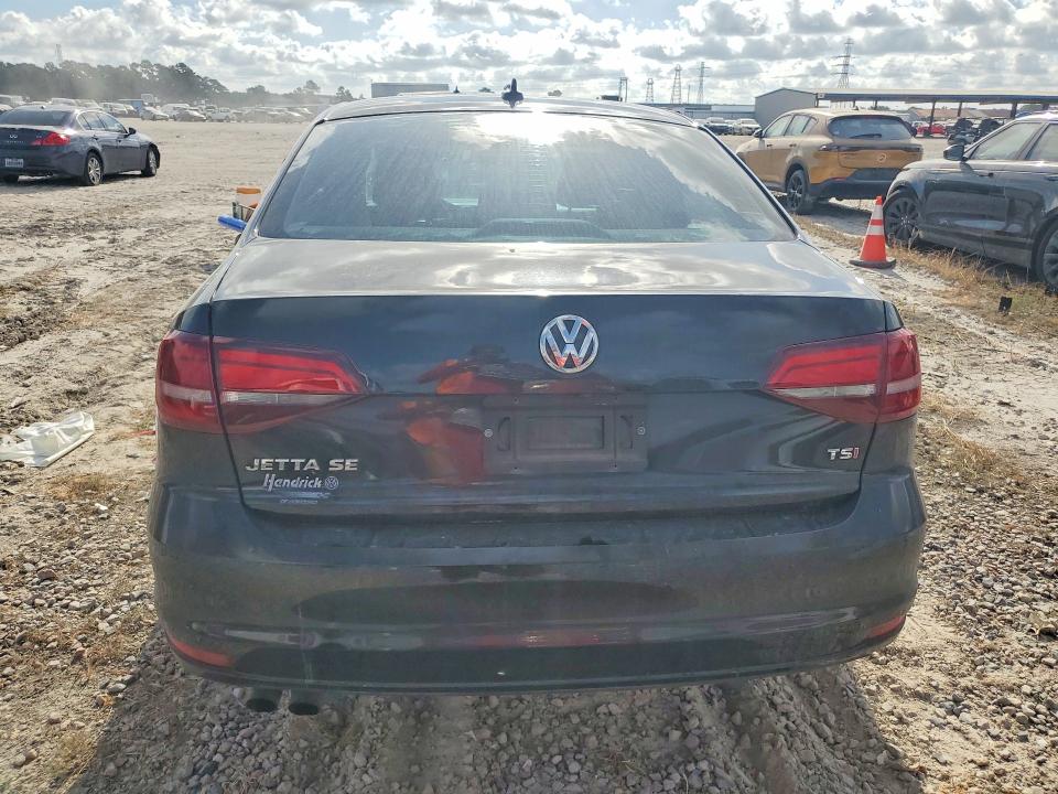 Photo 6 from auction – 2017 VOLKSWAGEN JETTA with VIN 3VWDB7AJ9HM201722