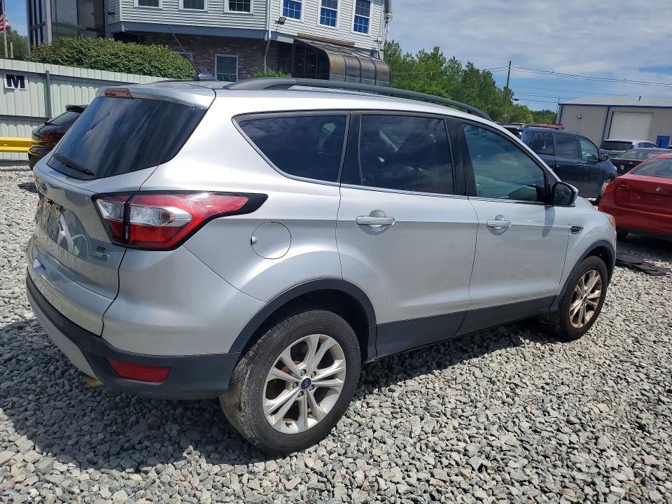 Photo 3 from auction – 2018 FORD ESCAPE with VIN 1FMCU9GD0JUB33281
